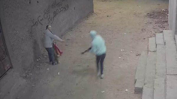 صرخات بعد التراويح .. صوت الخرطوش يخترق سكون باسوس ويصيب طـ.ـفلا ووالده