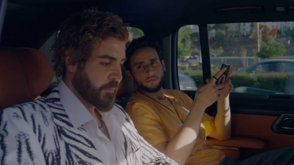 ورد عجيب يتخلى عن إرثه من أجل المراهنات في عيلة الملك في ثامن حلقات مسلسل عيلة الملك