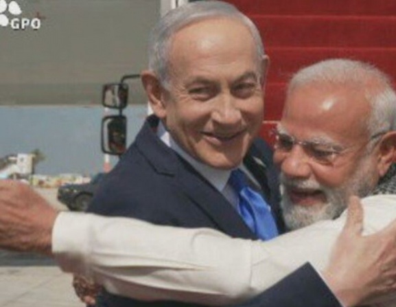 رئيس الوزراء الهندي يصل إلى إسرائيل