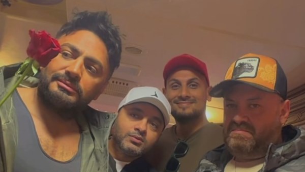 كل سنجل يعمل الحركة دي| تامر حسني يشارك فيديو طريفًا «للسناجل» بمناسبة عيد الحب