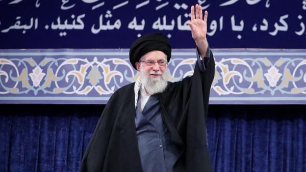 ليه كل هذا التأخير في إعلان وفاة خامنئي؟