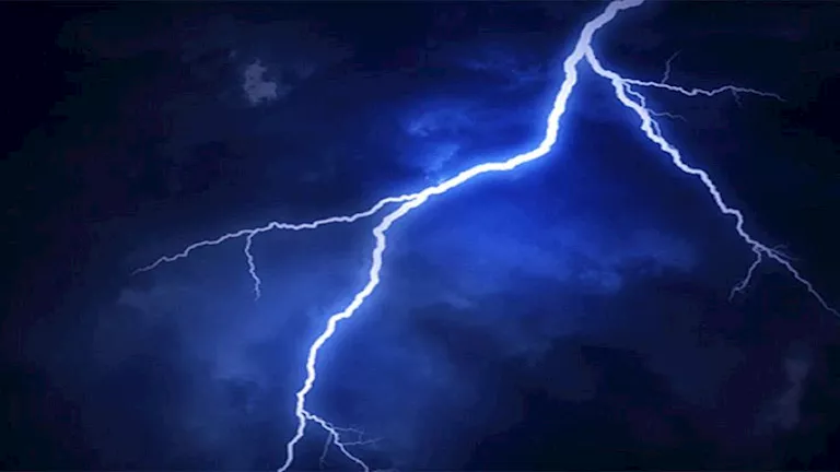 تعرف على تأثير صاعقة البرق على جسمك ودماغك