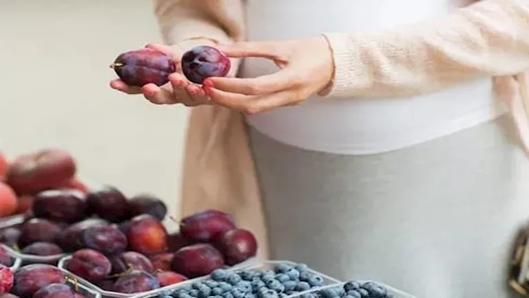 بعد تجارب علمية.. فاكهة شائعة قد تدعم علاج التهاب القولون