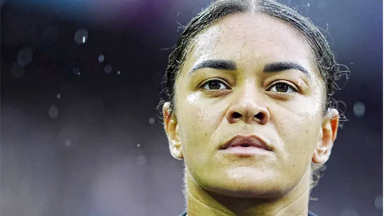 حكم قضائي لمشجع بريطاني أساء لنجمة منتخب إنجلترا للسيدات