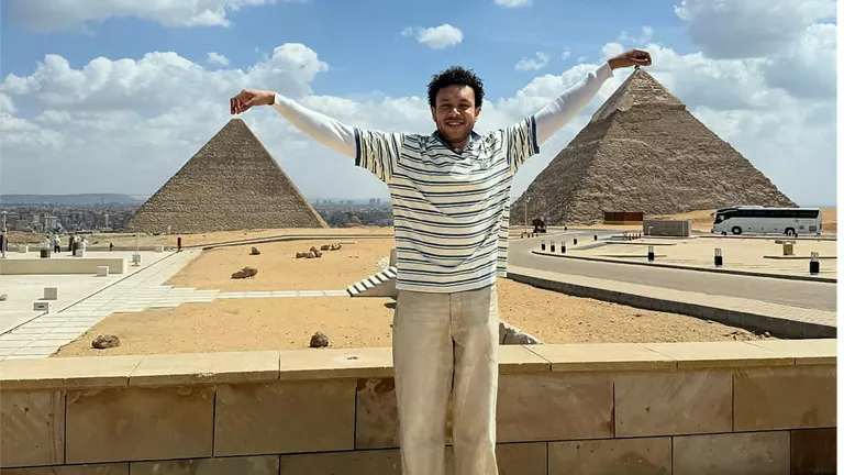 أمام الأهرامات.. ويجز في أحدث ظهور على السوشيال ميديا