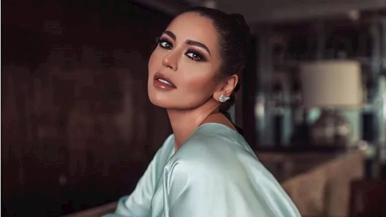 إطلالة لا تفوت.. لقاء الخميسي تتألق بلوك مميز وبسيط