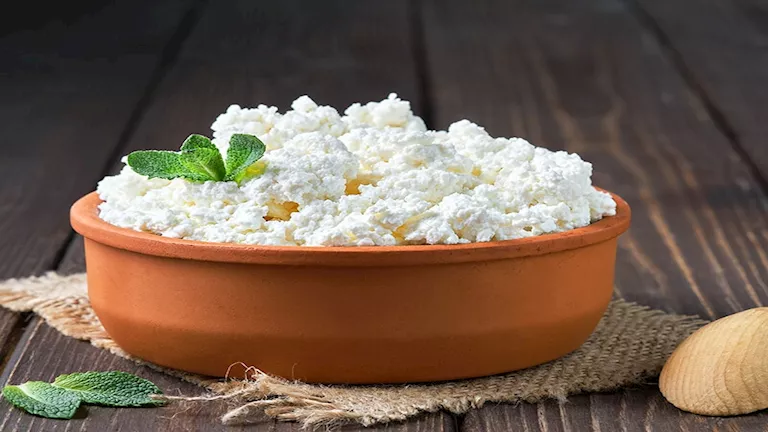 فوائد مذهلة عند تناول الجبن القريش صباحا- منها إنقاص الوزن