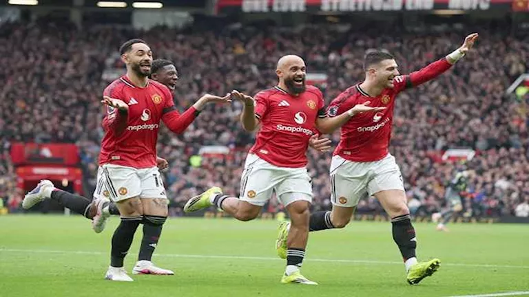 محكمة يونانية تحكم على لاعب مانشستر يونايتد بالسجن