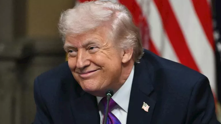 تفاصيل تداول رقم الهاتف الشخصي لدونالد ترامب بين صحفيين ورجال أعمال