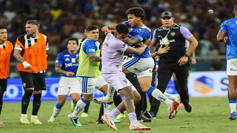 23 بطاقة حمراء.. نهائي كروزيرو وأتلتيكو مينيرو يتحول إلى معركة