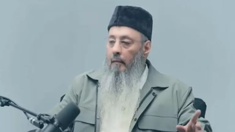 أيمن عبد الجليل عن عيد الأم: ” لا عيد أم ولا أخ مينفعش حد يشرع عيد غي