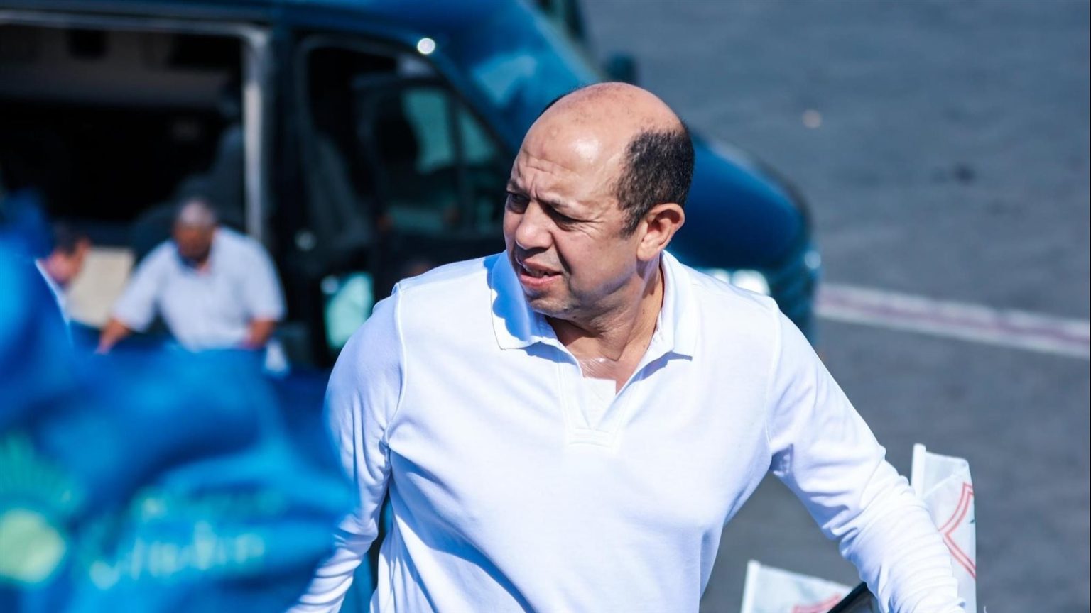 جمهور الأهلي مدي ضهره للاعيبه معرفش ليه