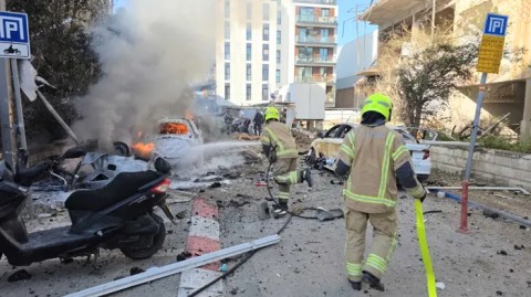 إصابات وأضرار كبيرة إثر 7 هجمات صاروخية إيرانية على إسرائيل وقصف عنيف يستهدف منشآت الطاقة في أصفهان