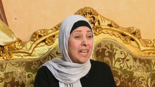 سيدة من بورسعيد تحقق حلم العمر بعمرة مفاجئة من ريهام سعيد في «خيركم سابق» سيدة من بورسعيد تحقق حلم العمر بعمرة مفاجئة من ريهام سعيد في «خيركم سابق»