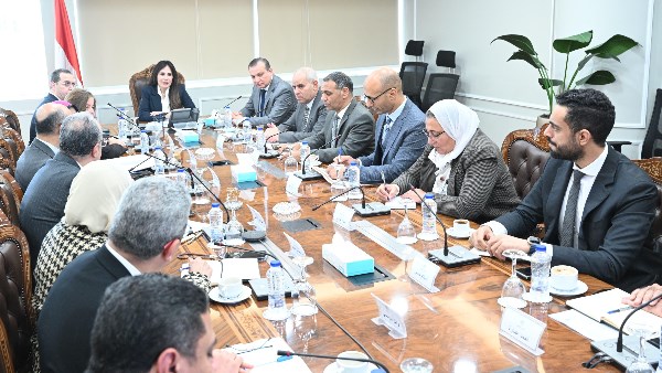 وزيرة الإسكان تبحث إجراءات وآليات طرح وحدات سكنية بنظام الإيجار