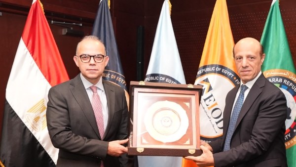 «الرقابة المالية» تُكرّم الدكتور محمد فريد تقديرًا لفترة رئاسته للهيئة قبل توليه «الاستثمار»