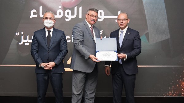 في يوم الوفاء .. فريد يكرم المتميزين بهيئة الاستثمار