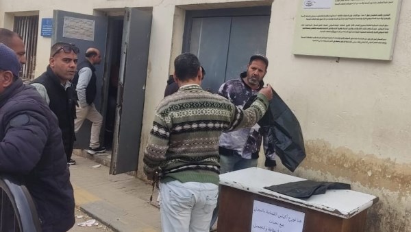 محافظة الجيزة توزّع أكياسًا بلاستيكية مجانًا لروّاد الحدائق والمتنزهات لتيسير جمع المخلفات