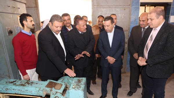 محافظ المنوفية يتابع سير العملية التعليمية في مدرستى قويسنا الصناعية والصفا الثانوية للتمريض| صور