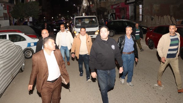 نائب محافظ بني سويف يتفقد الالتزام بمواعيد غلق المحال التجارية