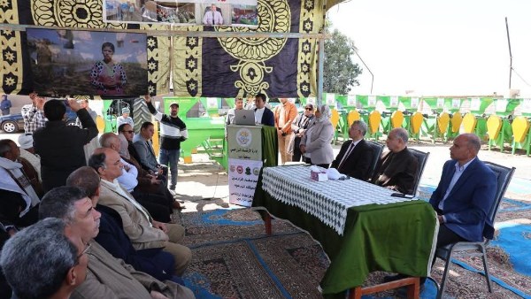 محافظ المنيا يُسلم 48 «فراطة ذرة» لصغار المزارعين في سمالوط