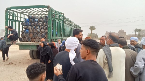 استجابة لشكاوى المواطنين.. محافظ أسيوط يوجه بمراقبة عملية توزيع اسطوانات البوتاجاز استجابة لشكاوى المواطنين.. محافظ أسيوط يوجه بمراقبة عملية توزيع اسطوانات البوتاجاز