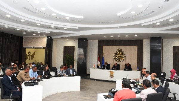 أسوان.. مكافأت وحوافز مالية للمتميزين بملفات التصالح وتقنين الأراضى