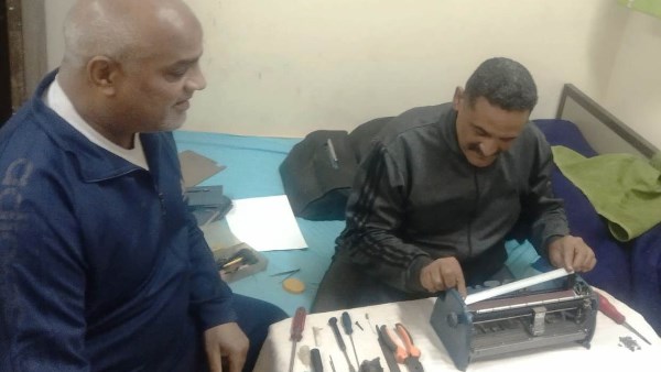 صيانة ماكينات طابعة برايل وتشغيلها بكفاءة لدعم طلاب مدرسة الأمل للنور والمكفوفين بأسوان