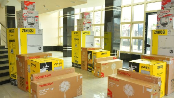 محافظ بورسعيد يسلم 70 جهازًا كهربائيًا لـ عشرة عرائس بالمحافظة محافظ بورسعيد يسلم 70 جهازًا كهربائيًا لـ عشرة عرائس بالمحافظة