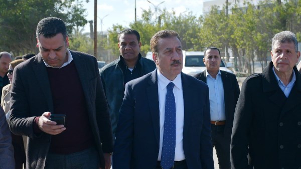 محافظ بورسعيد يقود حملات مكثفة لرفع الرتش وتطوير الأسواق