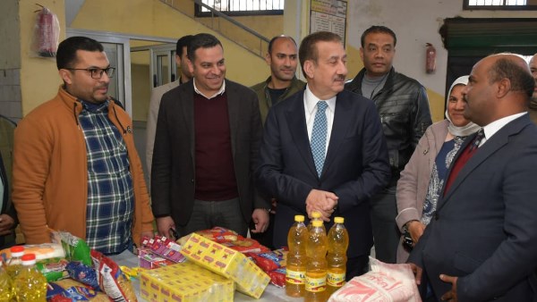 خلال تفقد مقر الشركة العامة لتجارة الجملة.. محافظ بورسعيد يتأكد من توافر مخزون آمن