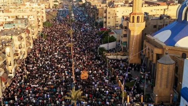 شاهد شلالات البالونات تزين سماء بورفؤاد وروحانيات تغمر بورسعيد في العيد