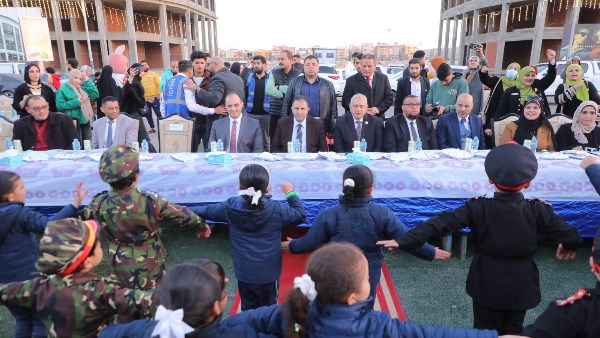 محافظ دمياط يشارك بمائدة الإفطار الجماعى بدمياط الجديدة