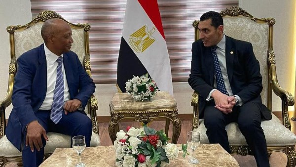 وزبر الرياضة يستقبل رئيس الاتحاد الأفريقي CAF.. صور