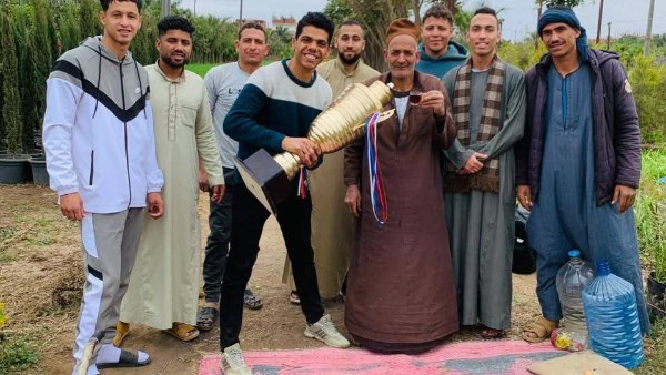 إيد واحدة نبني ونعمر .. أهالي كفر الحما يتكاتفون لتطوير ملعب قريتهم