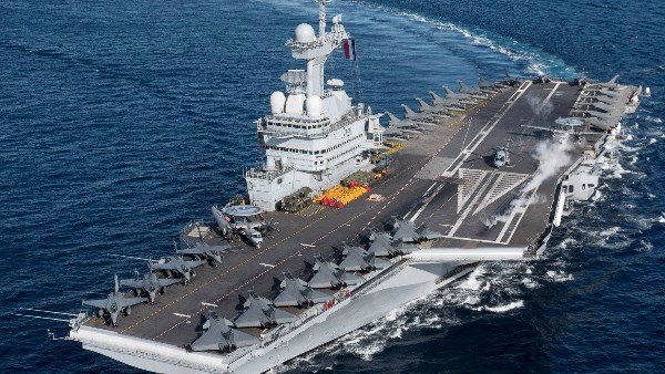 على بعد 100 كيلومتر من السواحل التركية..ضابط فرنسي يكشف موقع شارل ديجول