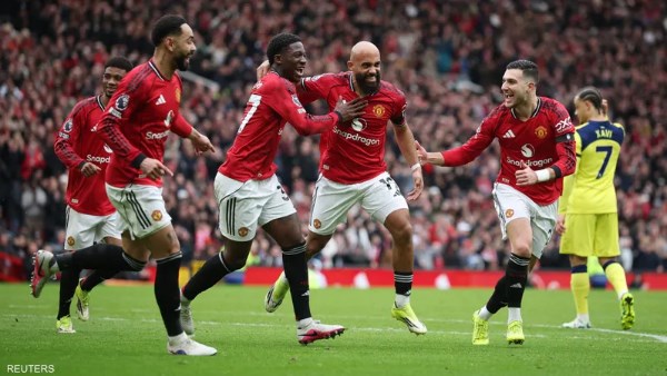 مانشستر يونايتد يكتسح أستون فيلا بثلاثية في الدوري الإنجليزي