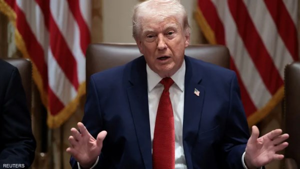 ترامب يقر بخلافات مع مديرة الاستخبارات حول إيران ويؤكد: موقفها أكثر مرونة