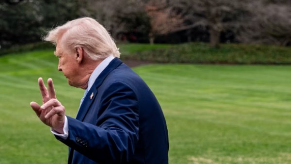 تحول مفاجئ .. ترامب يعلن دراسة واشنطن “تقليص” جهودها العسكرية في الشرق الأوسط