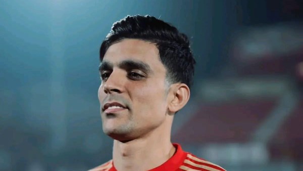 مدرب الأهلي يدرس الدفع بـأشرف بن شرقي في مركز رأس الحربة