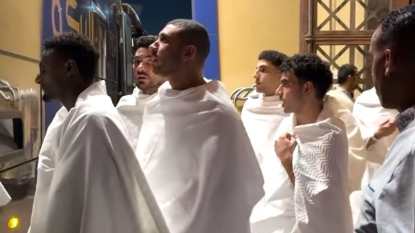 لاعبو منتخب مصر يتوجهون لأداء مناسك العمرة قبل السفر إلى إسبانيا