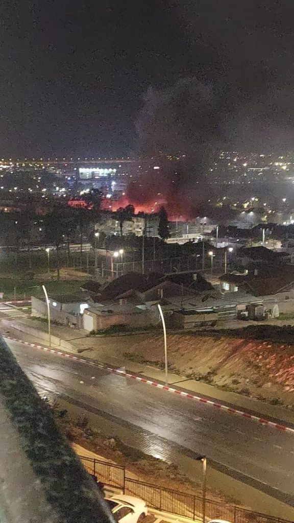 صواريخ عنقودية إيرانية تضرب ديمونا: انهيار مبانٍ ووقوع إصابات عديدة في المدينة ومحيطها ..