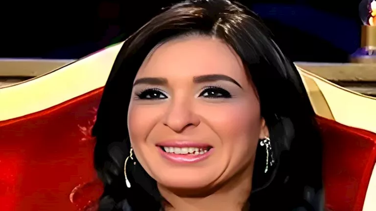 دينا تخطف الأنظار مع فائزة مهرجان الرقص الشرقي بلمسات جريئة