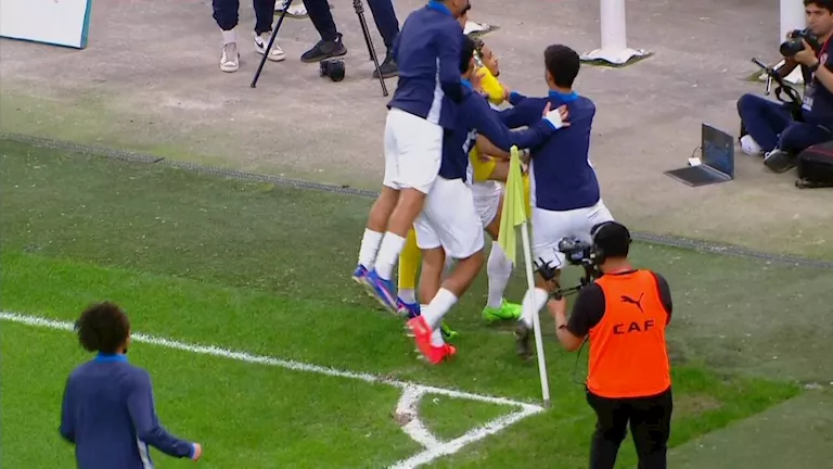 احتفال بيريزا بالهدف