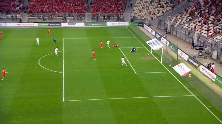 بيزيرا يمنح الزمالك الأفضلية أمام بلوزداد في الشوط الأول