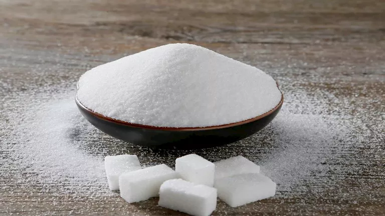 السكر قبل النوم.. كيف يربك الجهاز العصبي ويمنع الاسترخاء؟