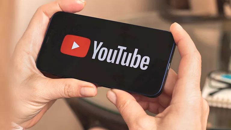 مستخدمون يواجهون إعلانات تصل إلى 90 ثانية على أجهزة التلفاز وسط نفي رس