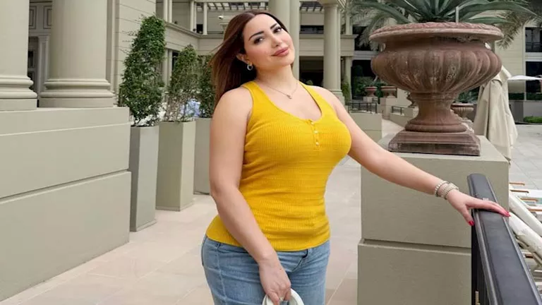 نسرين طافش بإطلالة جريئة وأنيقة في دبي
