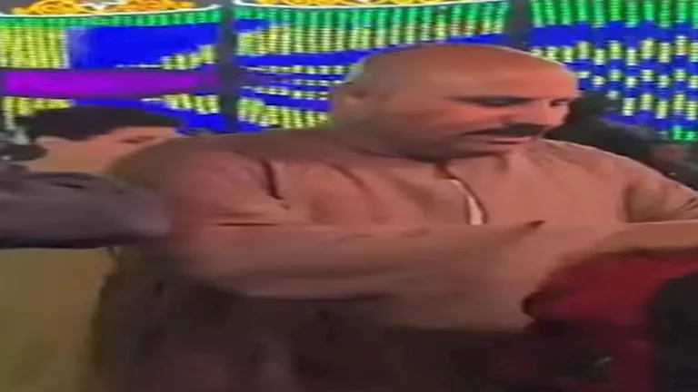 مليون جنيه “نقطة” في فرح بالمنيا تثير جدلا على السوشيال ميديا