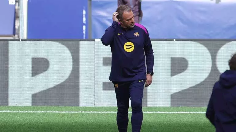 عشب متروبوليتانو يشعل مواجهة برشلونة وأتلتيكو مدريد